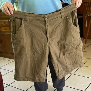 Duluth Trading Co. Shorts